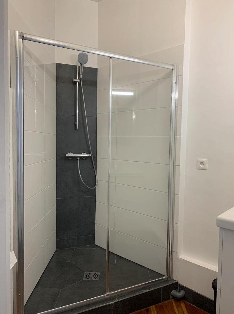 Appartement 2 Chambres Avec Parking, Proche Metro 릴 외부 사진
